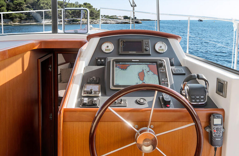 A Complete Guide to Liveaboard Trawlers: All You Need to Know